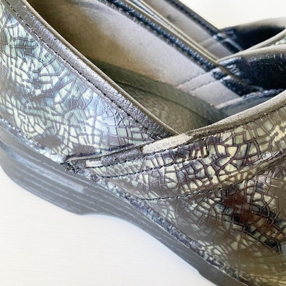 Dansko XP Pro Snakeskin Clogs, Sz 37 - Picture 6 of 10